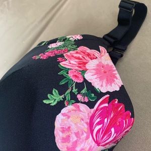Smooth lightly lined full coverage botanical floral bra by Cacique